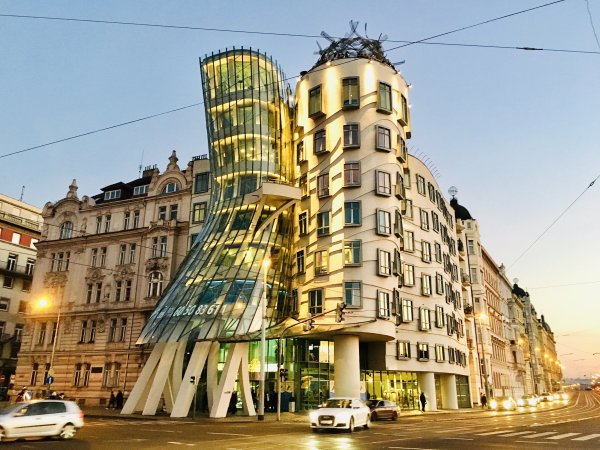 跳舞房子, dancing house